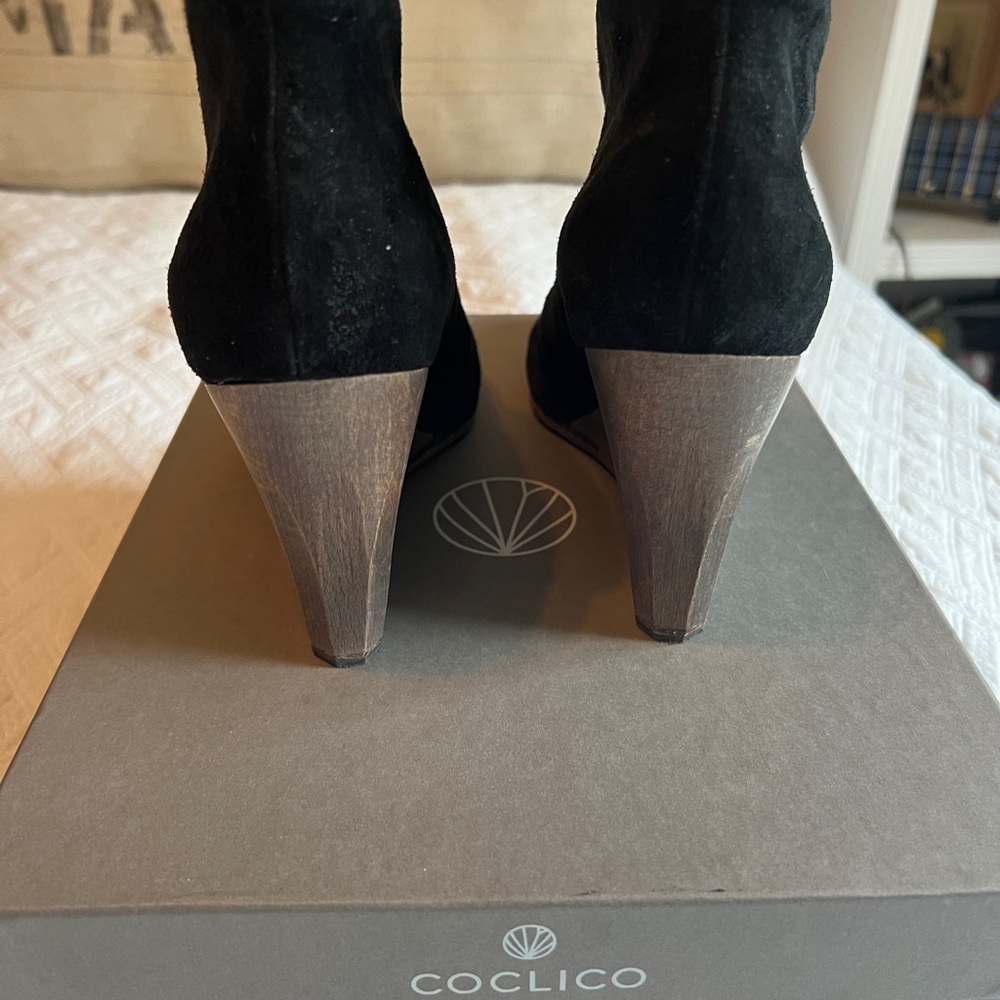 Coclico June Deep V Wedge Boot Size 36 - image 6